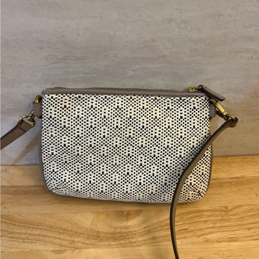 Fossil Elegant Cow-Hide  Leather Crossbody Bag